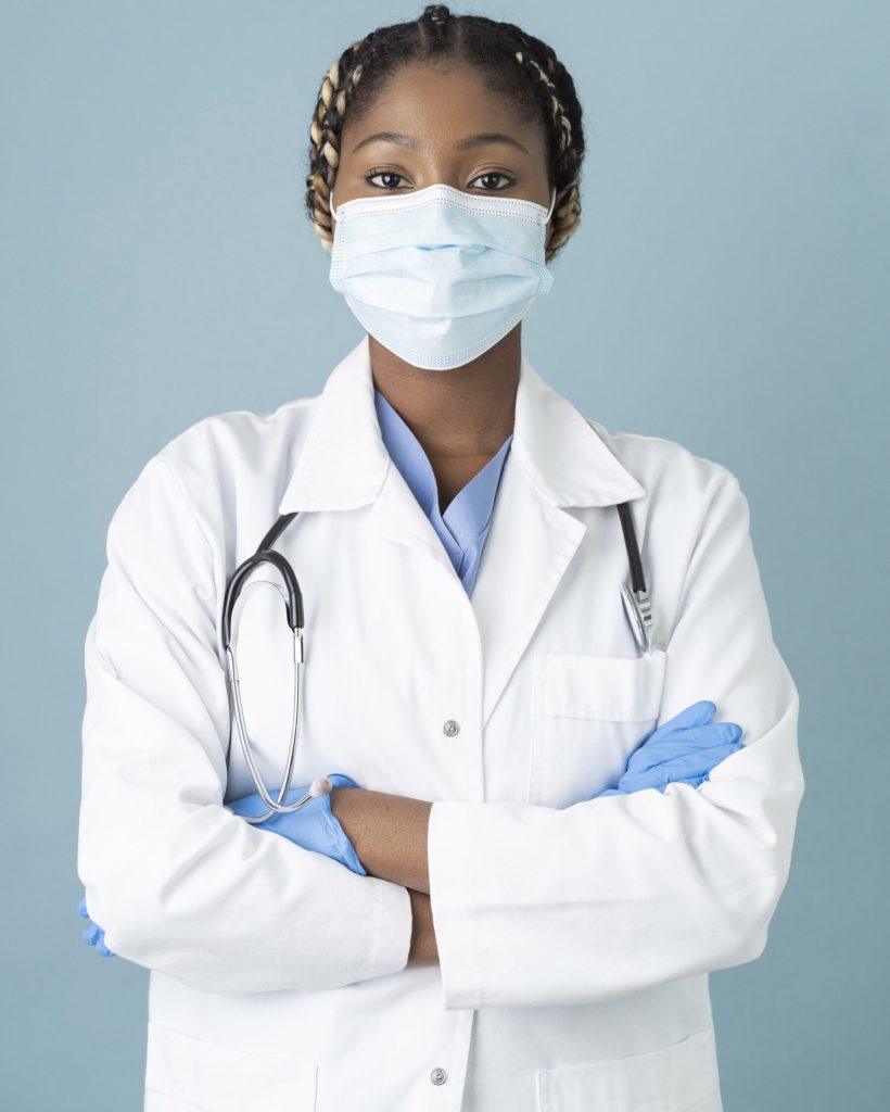 agent-de-sante-coup-moyen-avec-equipement